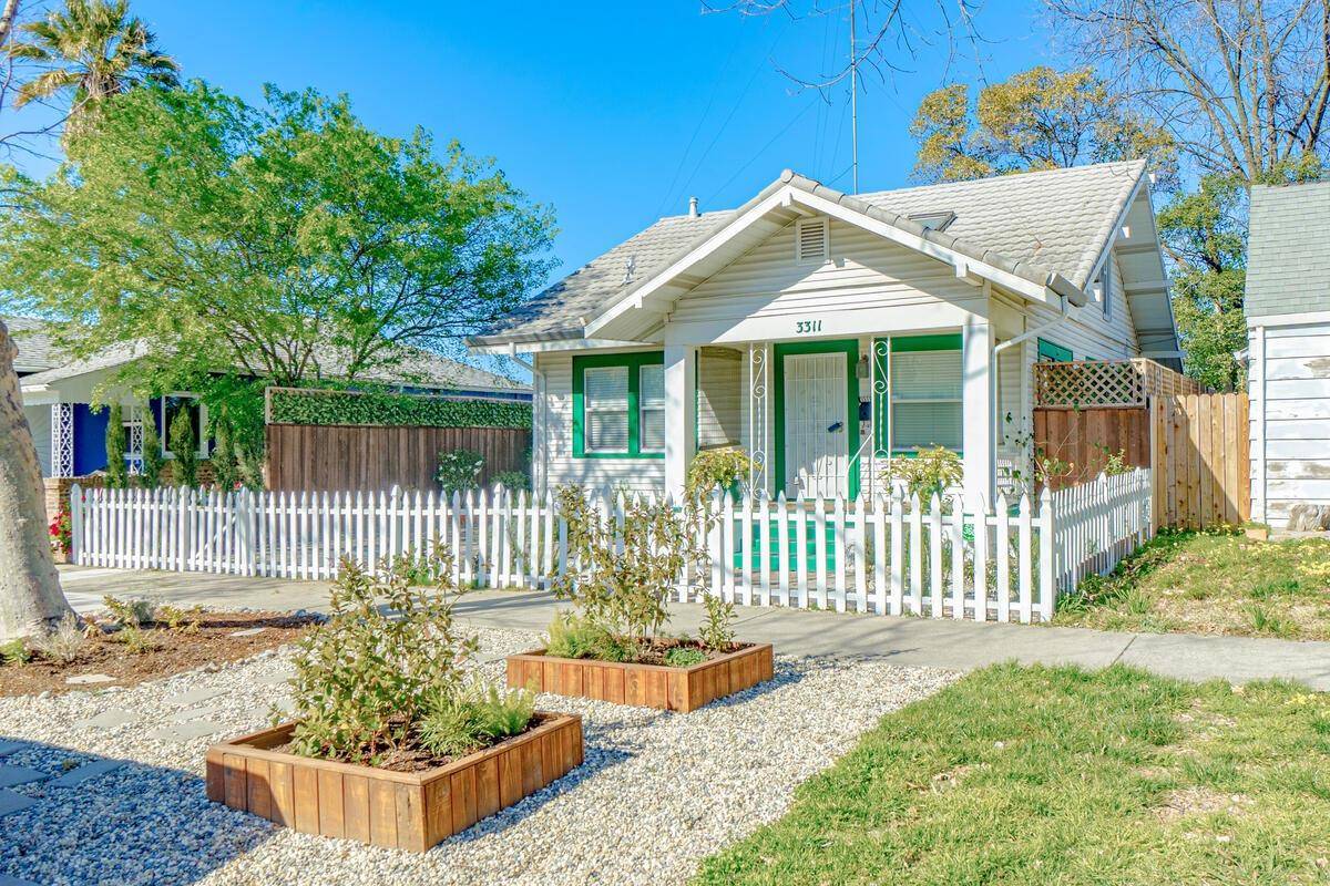 3311 V ST, Sacramento, CA 95817