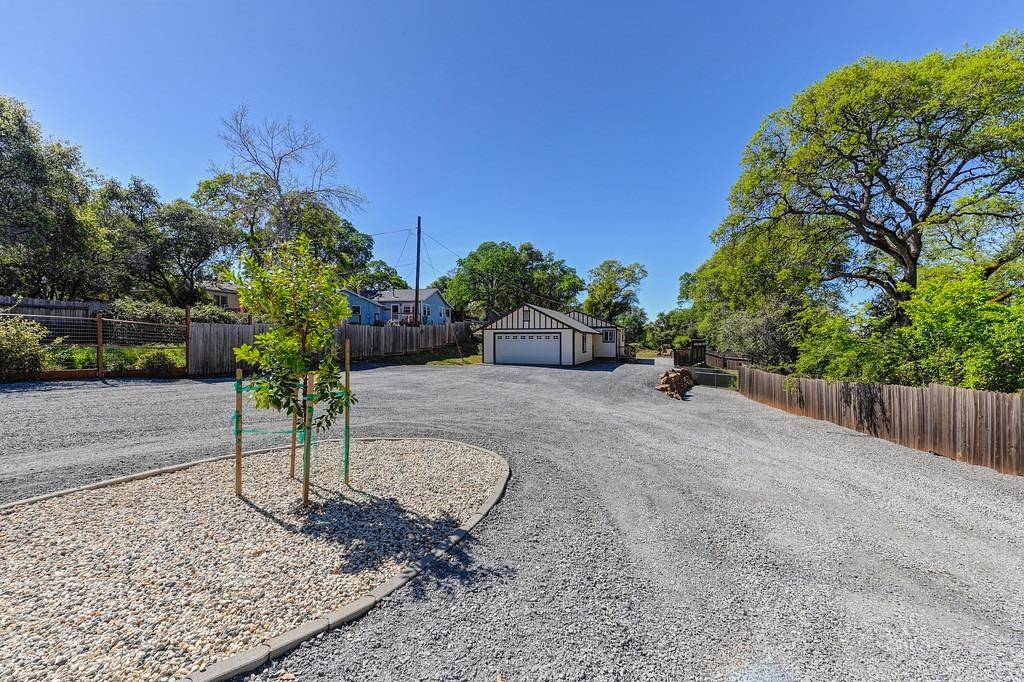 2427 Short LN, Auburn, CA 95603