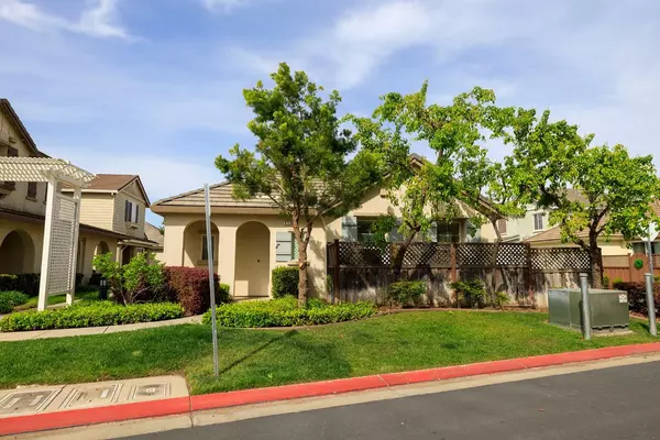 318 Carriage LN, Oakdale, CA 95361