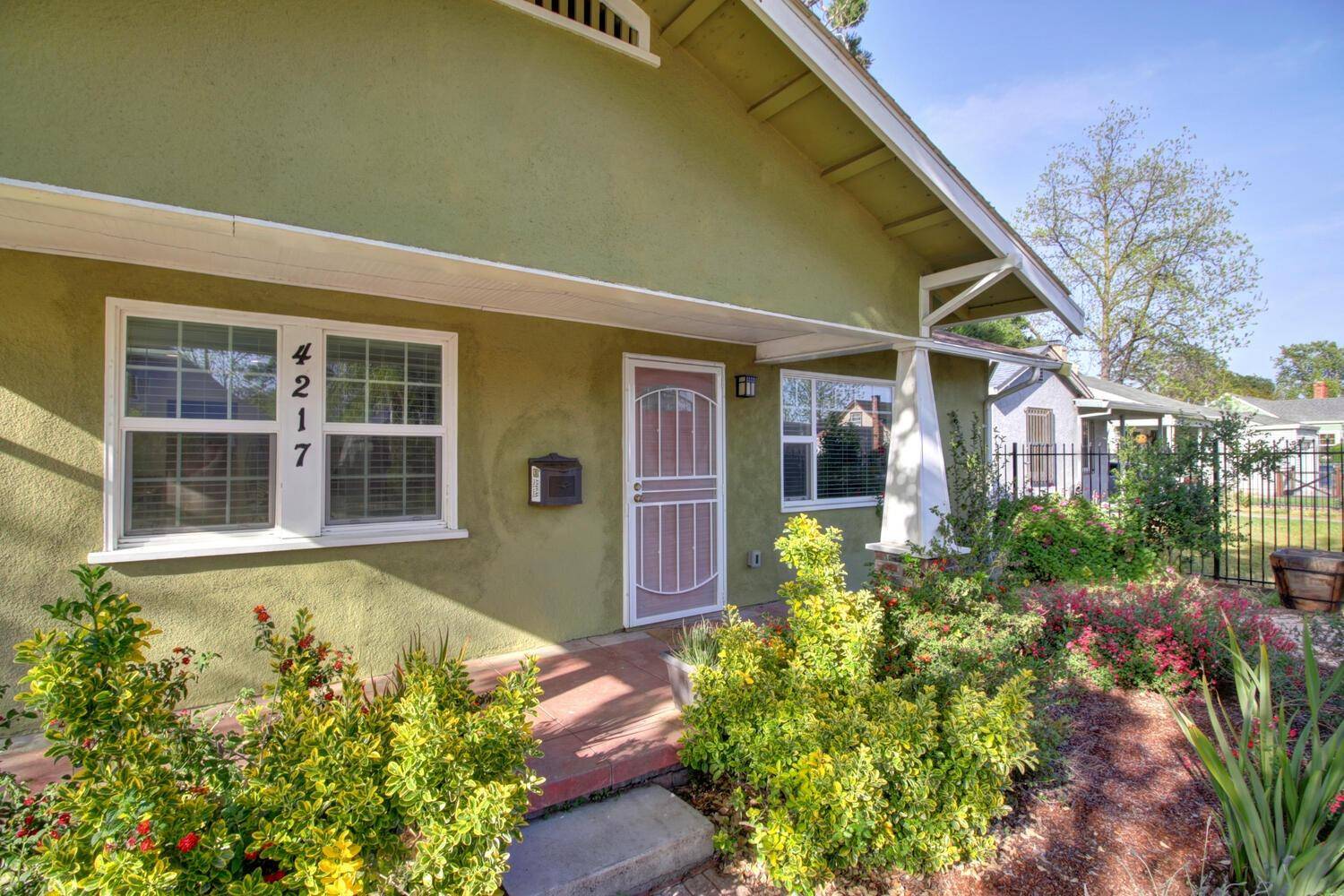 Sacramento, CA 95817,4217 12th AVE