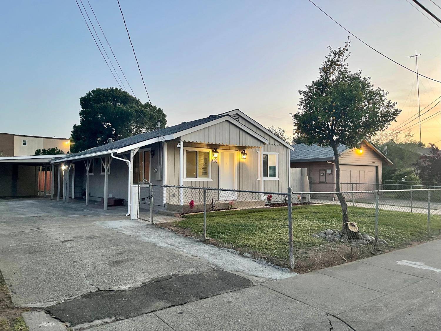 Sacramento, CA 95815,850 Eleanor AVE