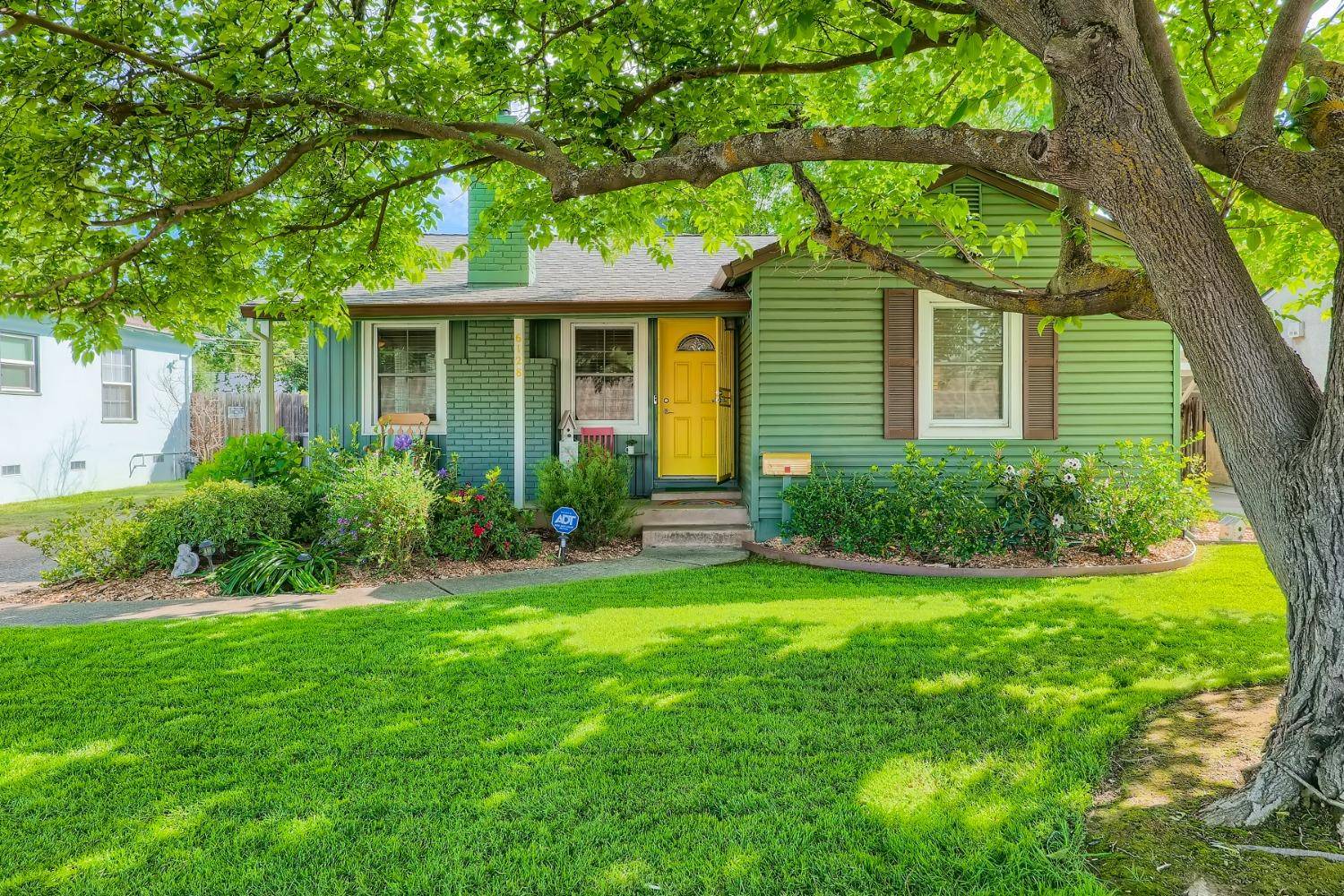 6128 T ST, Sacramento, CA 95817