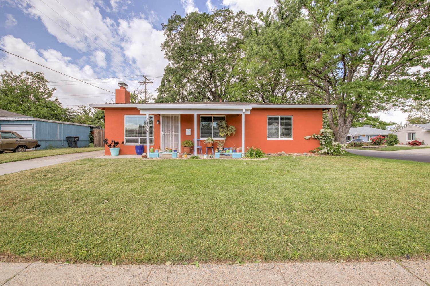 5100 Esmeralda ST, Sacramento, CA 95820