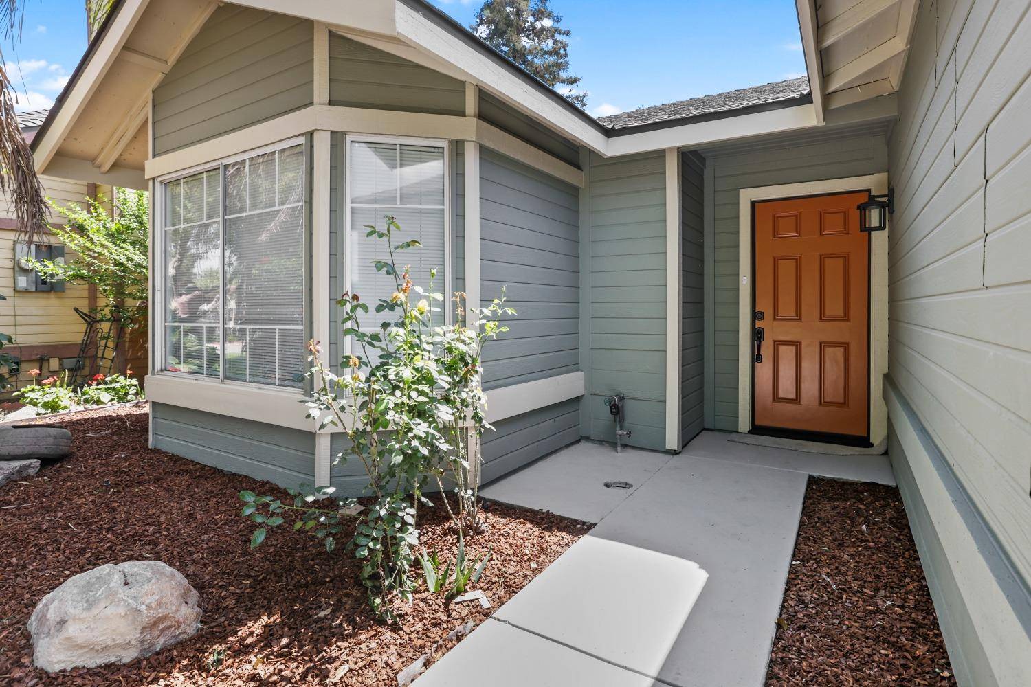 Farmersville, CA 93223,627 W Petunia
