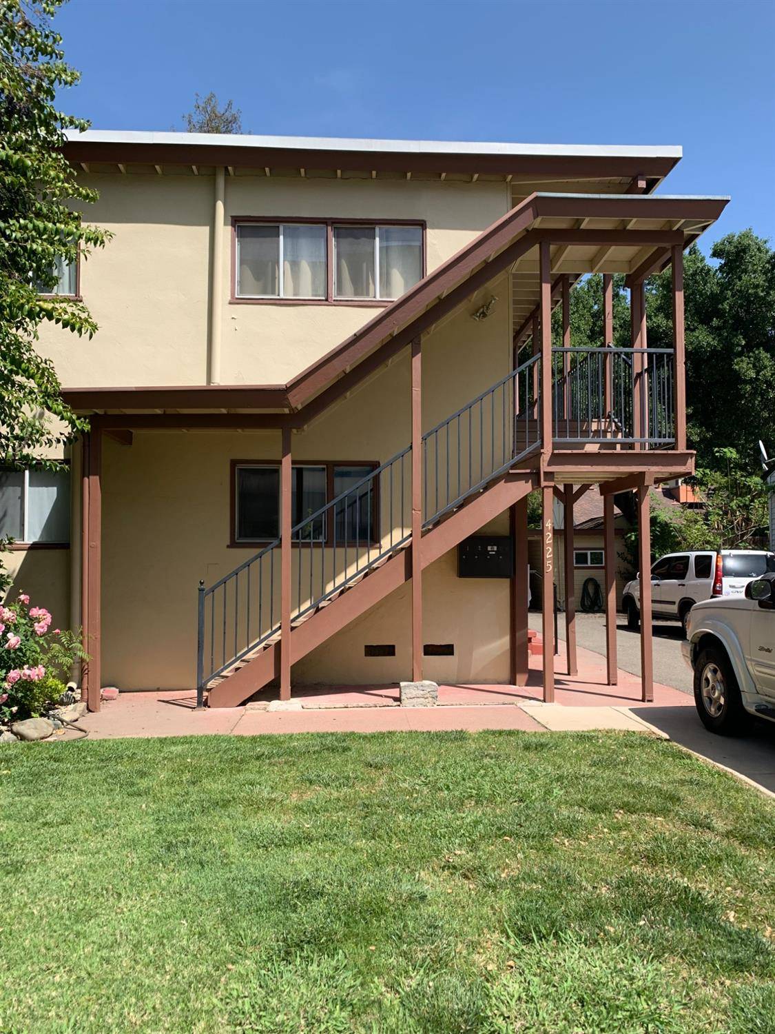 Sacramento, CA 95817,4225 V Street