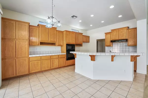 Galt, CA 95632,925 Jordine WAY