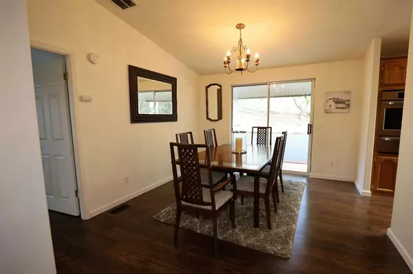 Applegate, CA 95703,551 B LN