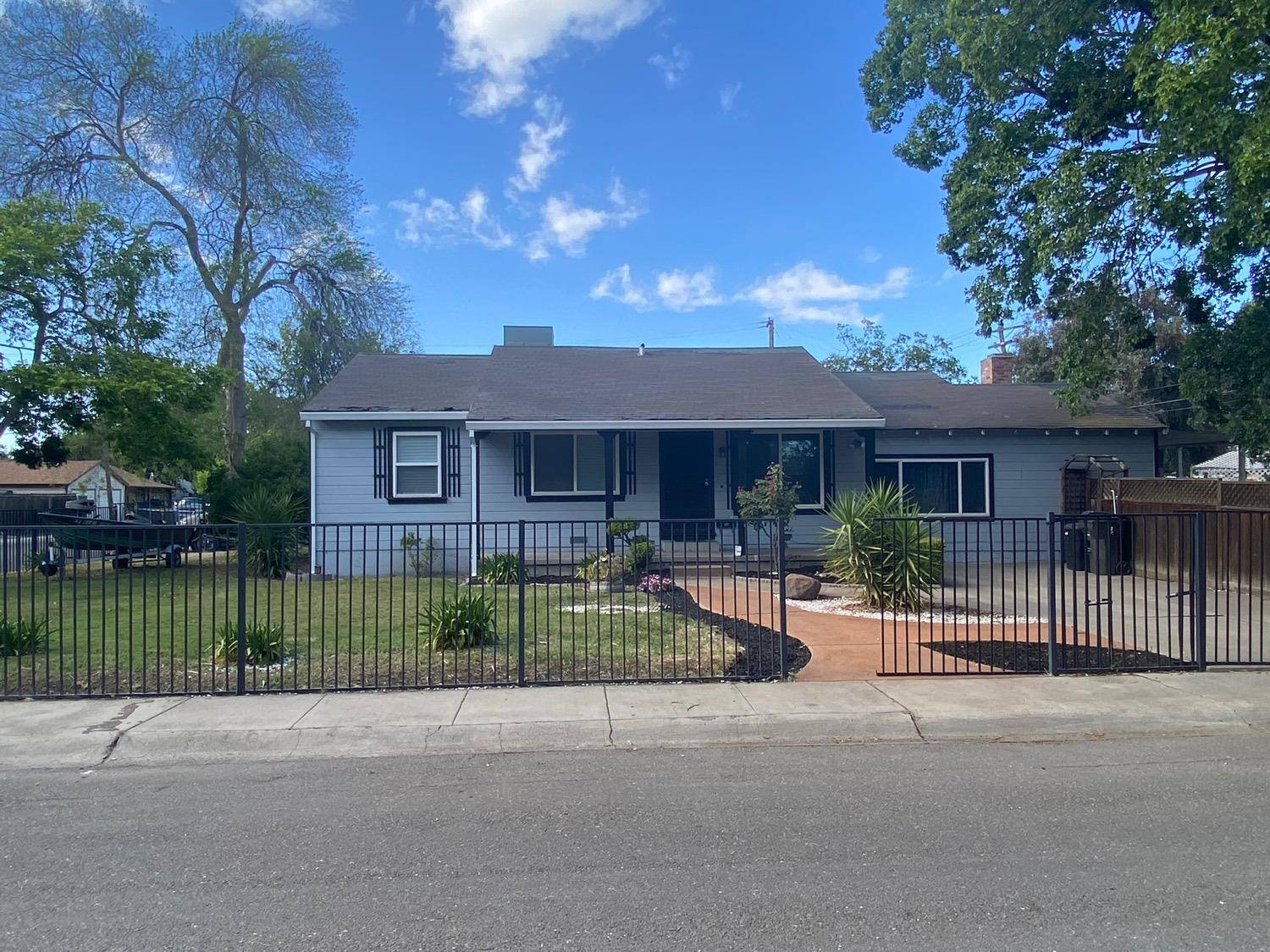 2209 W Rose ST, Stockton, CA 95203