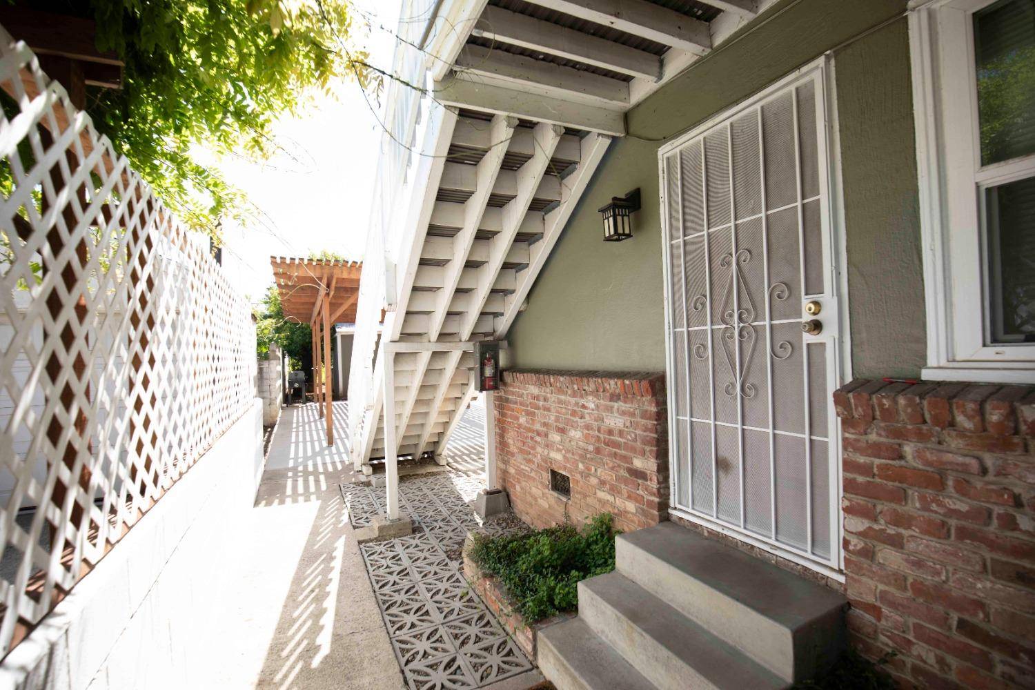 Sacramento, CA 95817,3324 V ST