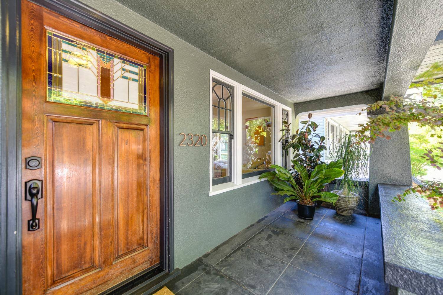 Sacramento, CA 95816,2320 T ST