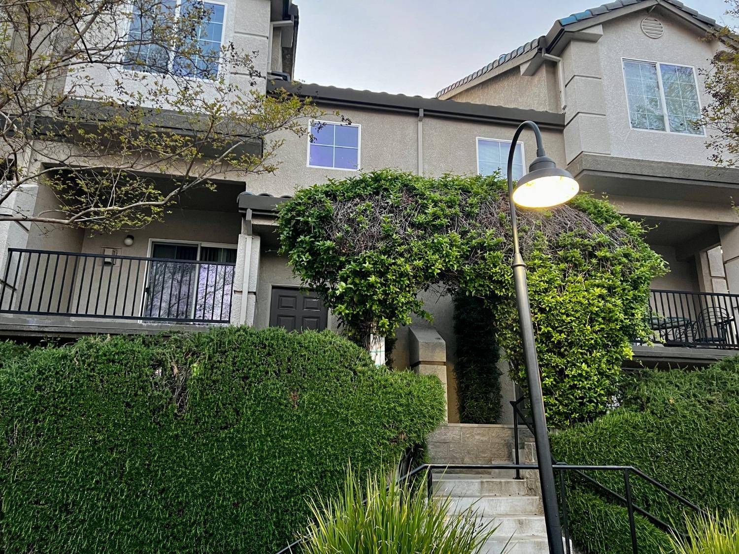 6 Park River Oak CT, Sacramento, CA 95831