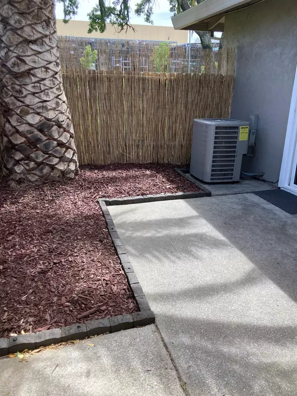 Carmichael, CA 95608,5305 Manzanita AVE #1