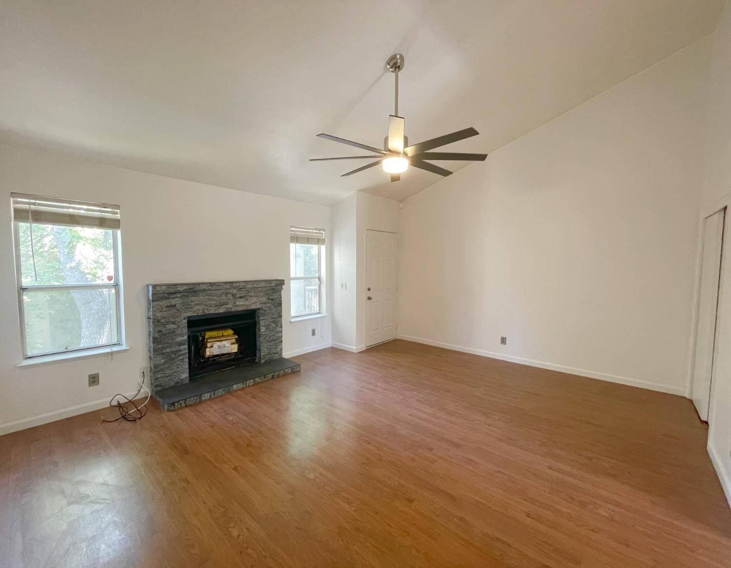 Sacramento, CA 95826,9149 Newhall DR #98