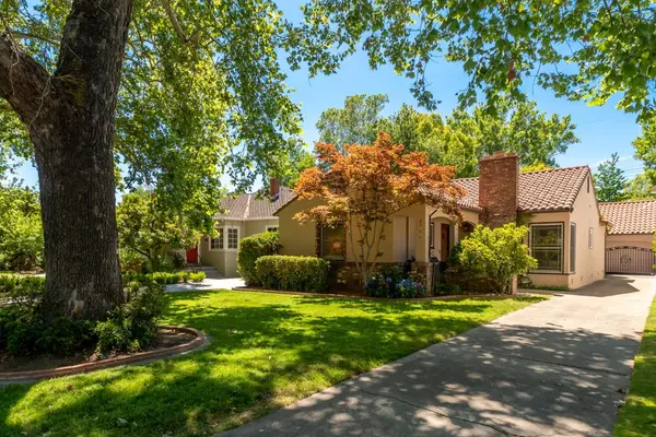 2706 Land Park DR, Sacramento, CA 95818