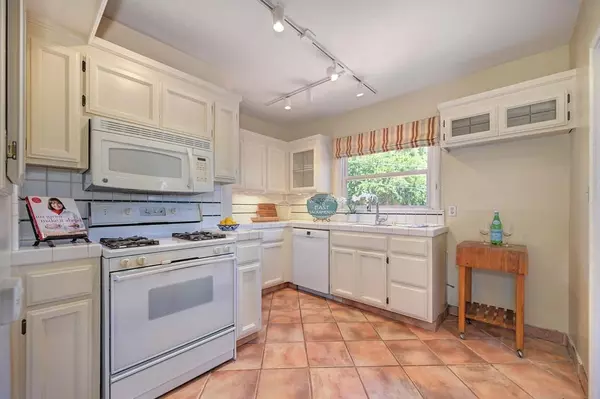 Sacramento, CA 95819,633 42ND ST