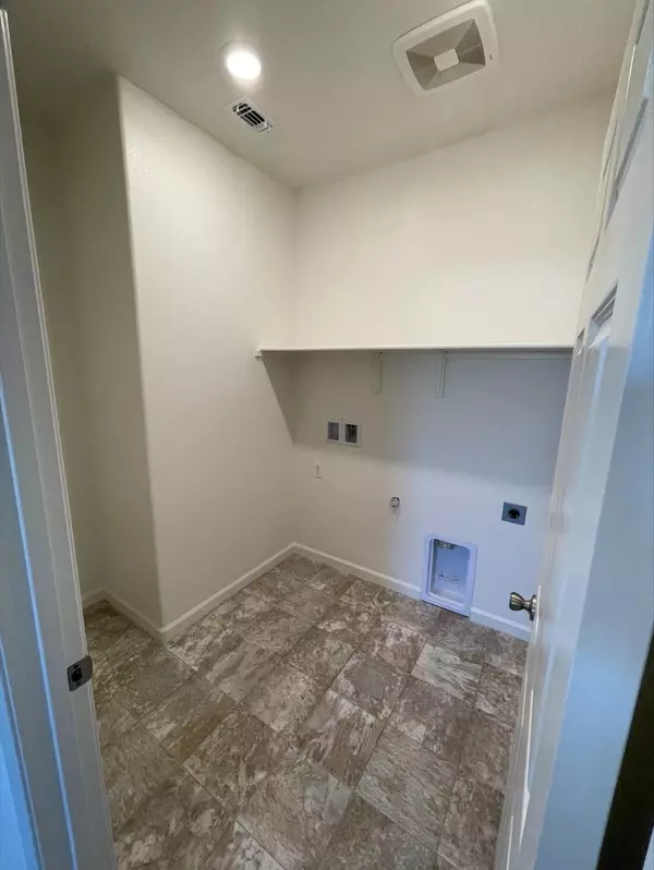 Patterson, CA 95363,622 Featherstone DR