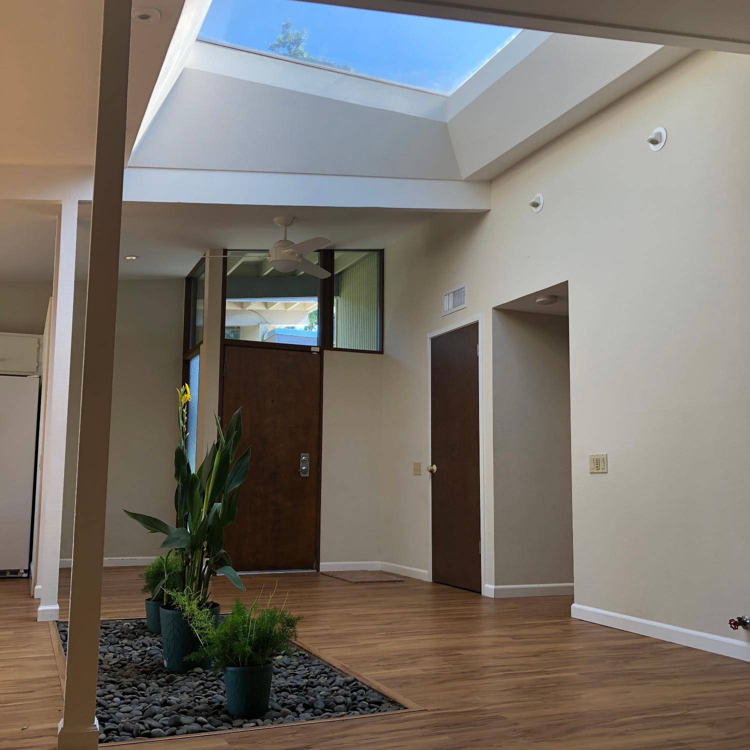 Sacramento, CA 95841,4779 Clothier WAY