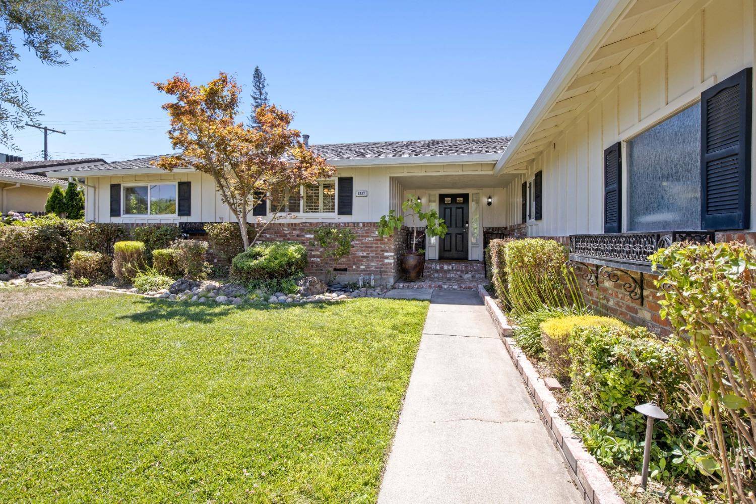 Lodi, CA 95240,1227 Lakewood DR
