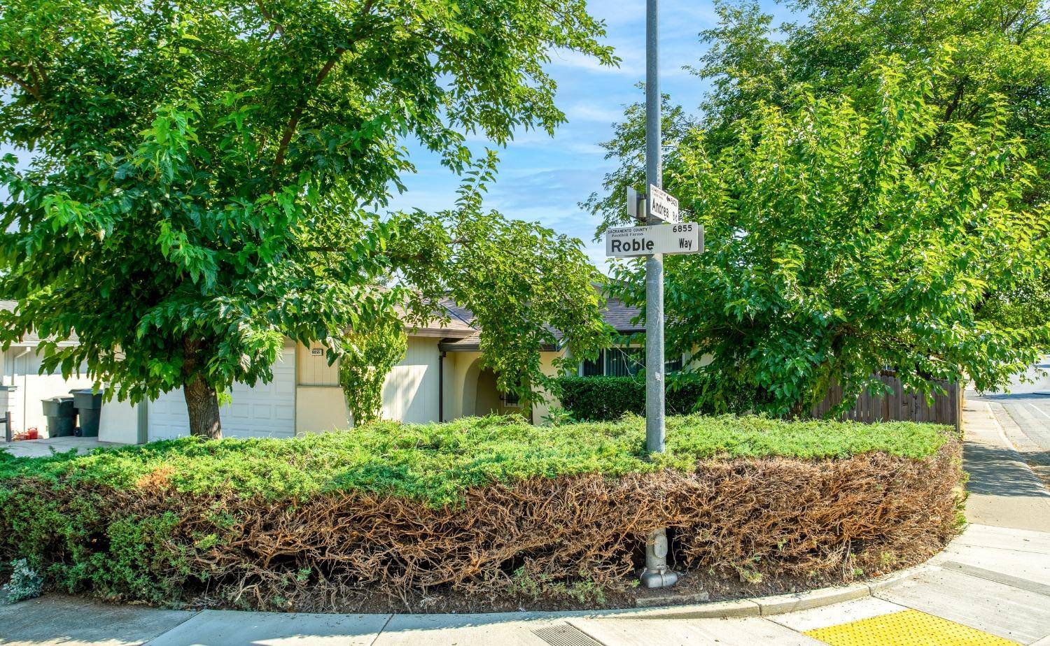 Sacramento, CA 95842,6855 Roble WAY