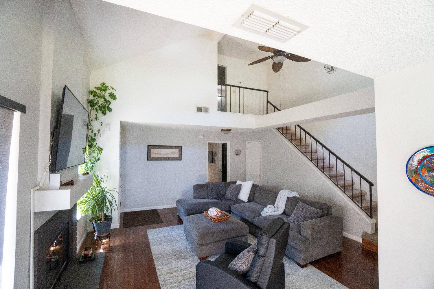 Sacramento, CA 95833,1405 Helmsman WAY