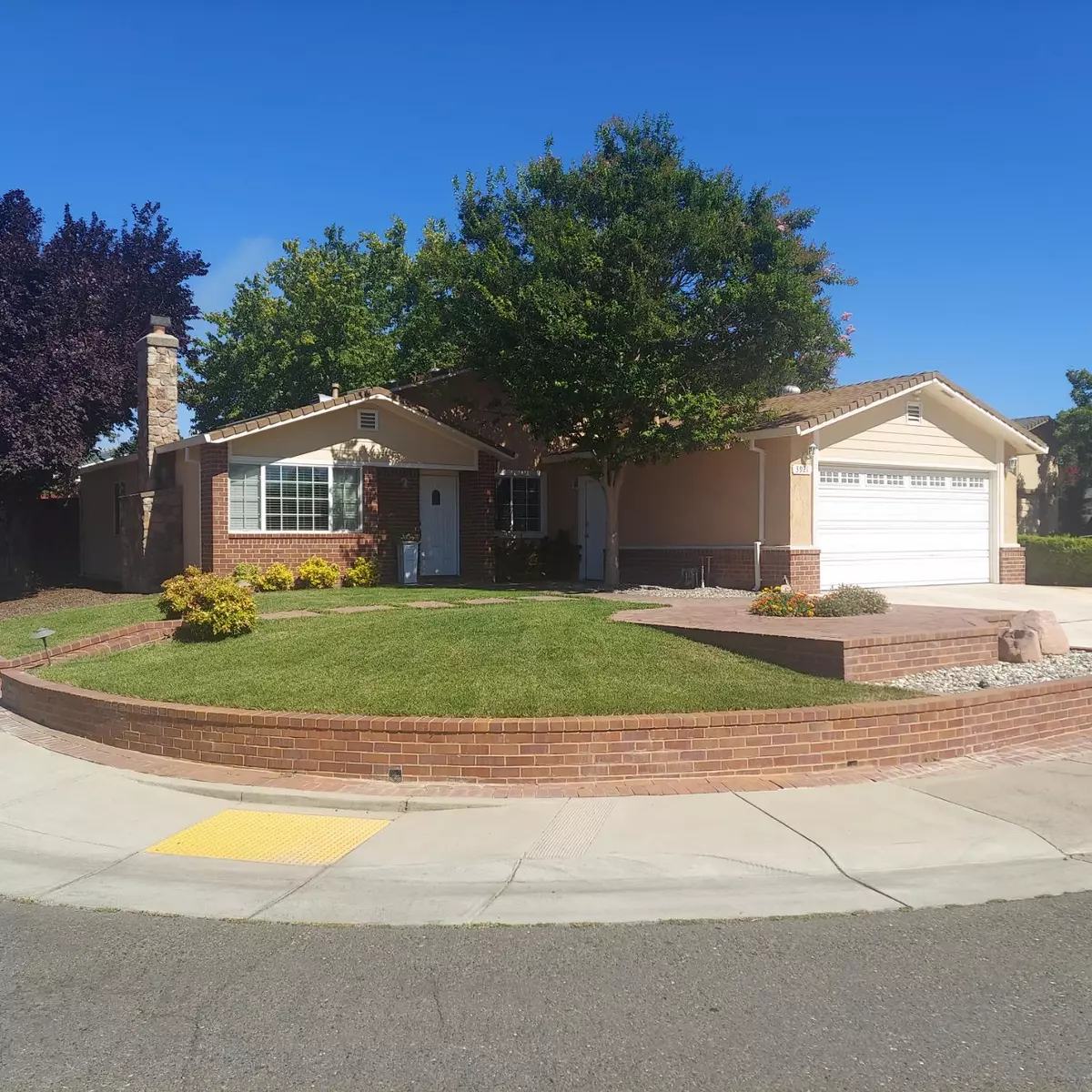 Sacramento, CA 95827,3921 Broughton CT