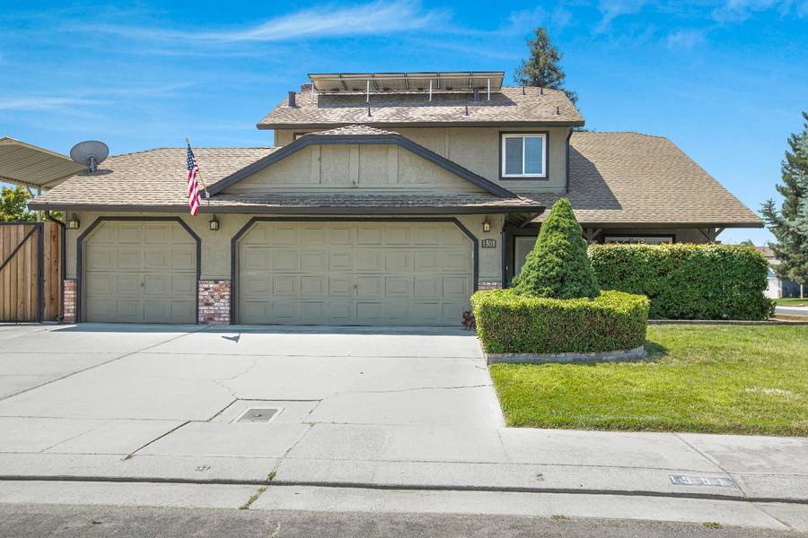 1501 Oakwood DR, Escalon, CA 95320