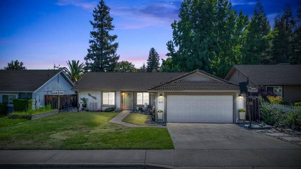 825 Cloverland WAY, Oakdale, CA 95361