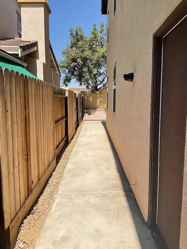 Madera, CA 93638,1423 Loma Linda CT