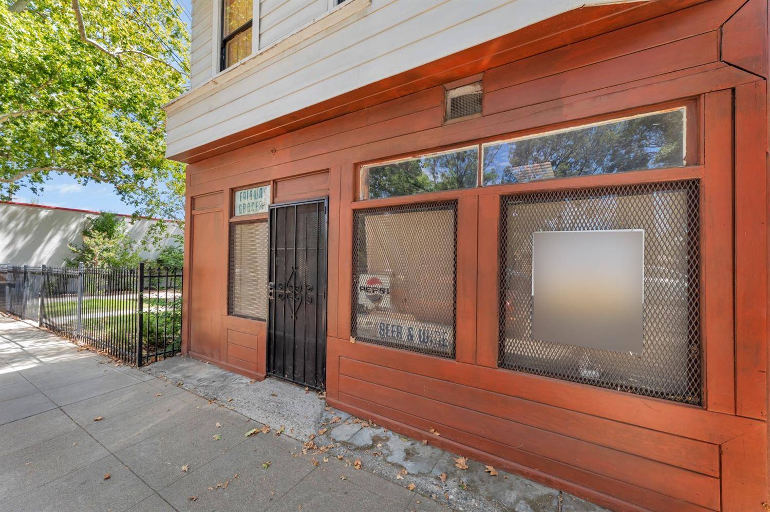 Sacramento, CA 95817,3984 2nd Ave