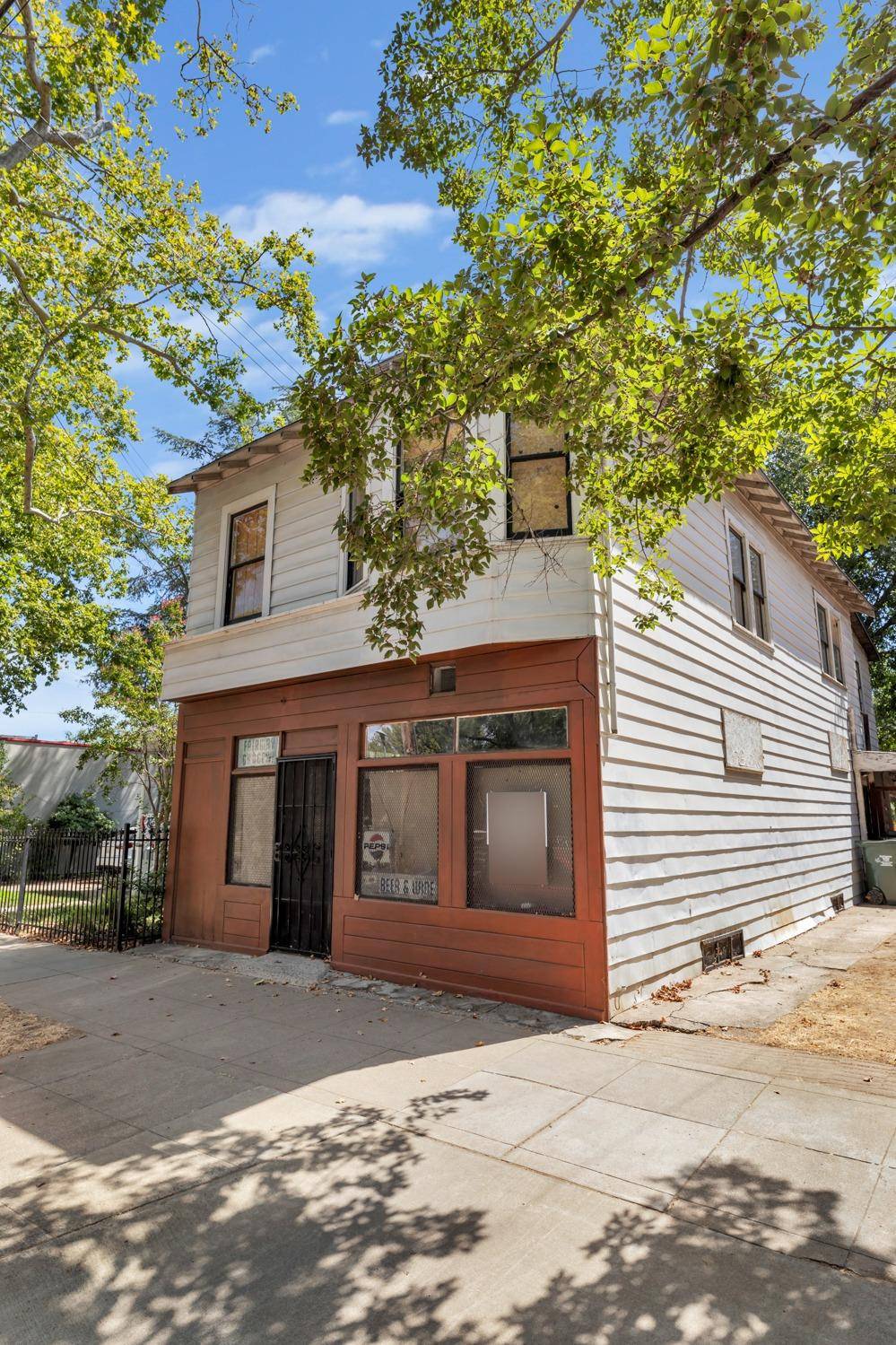 Sacramento, CA 95817,3984 2nd Ave