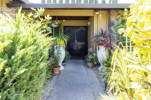 Sacramento, CA 95842,4976 Diablo DR