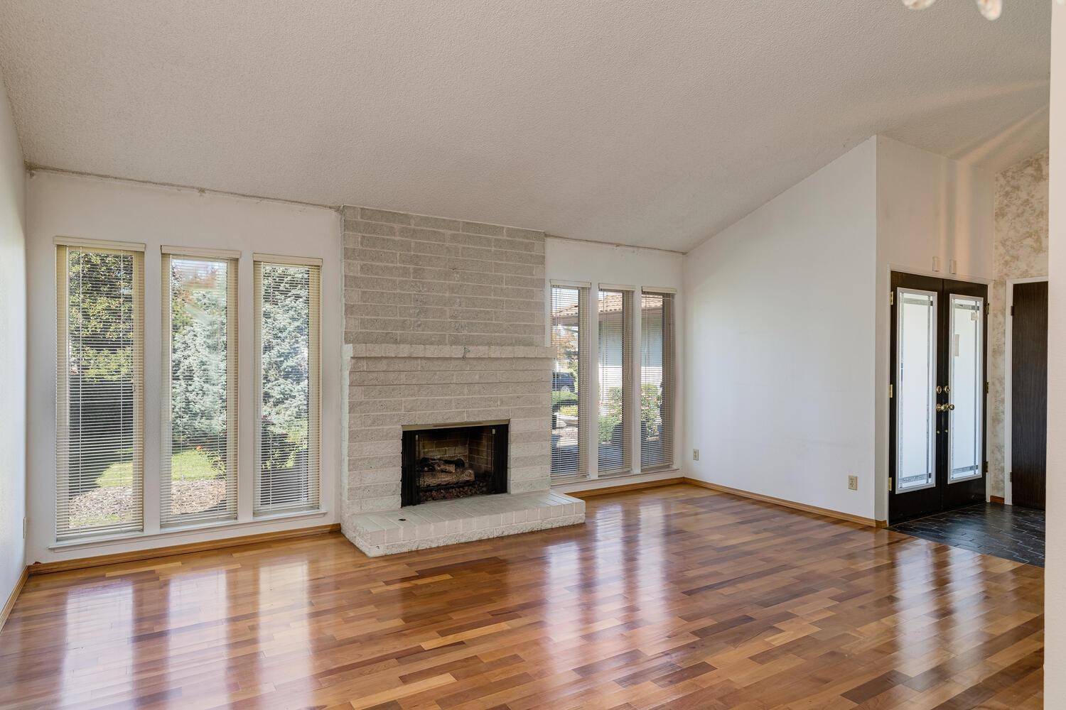Carmichael, CA 95608,3942 Rochdale DR
