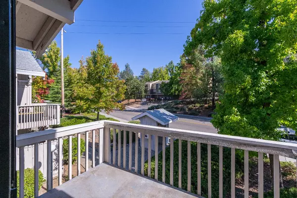 703 Mikkelsen DR, Auburn, CA 95603