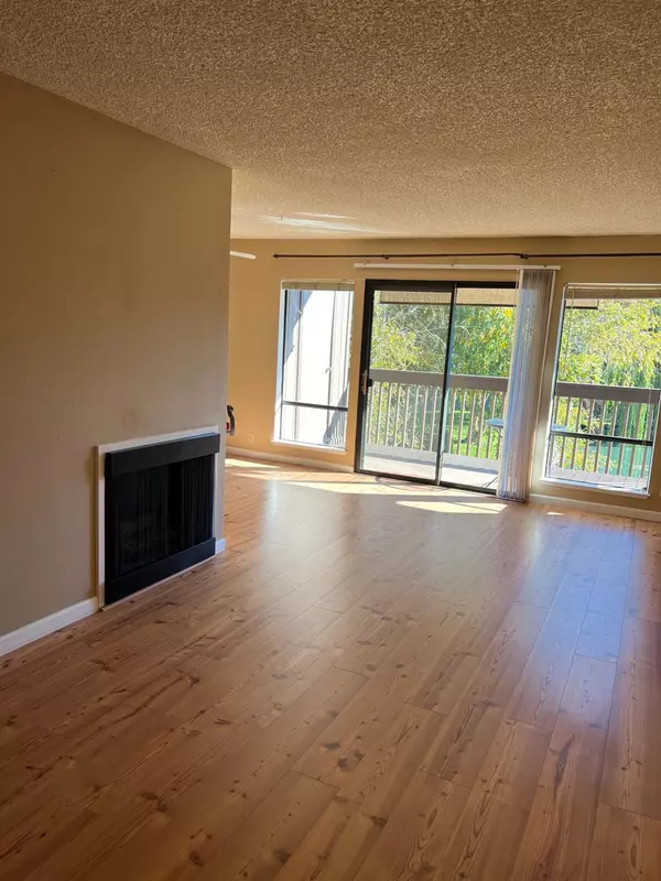 Sacramento, CA 95825,2418 Larkspur LN #228