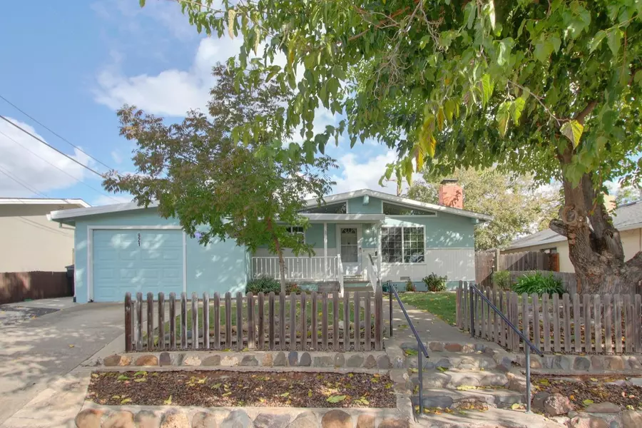 921 School ST, Folsom, CA 95630