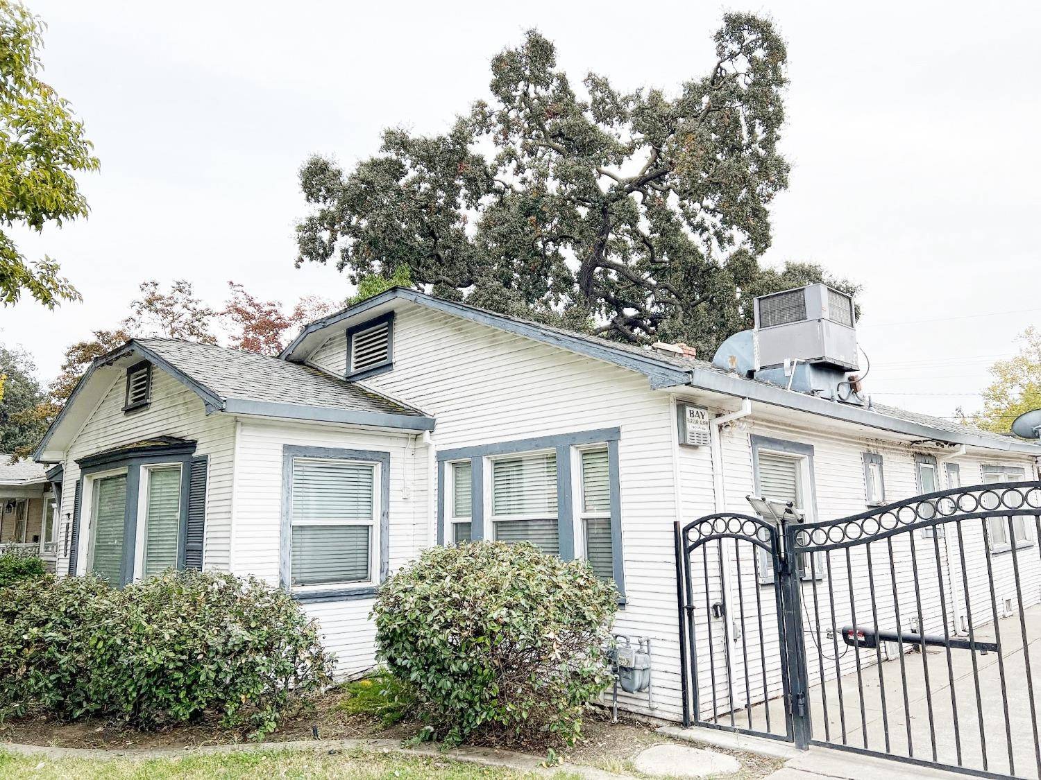 1218 W Walnut ST, Stockton, CA 95203