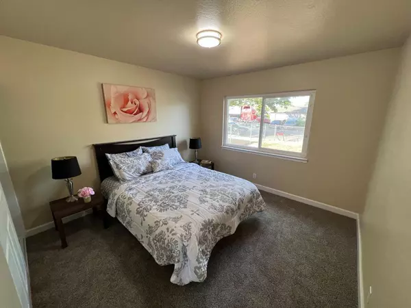 Sacramento, CA 95832,7690 Laurie WAY