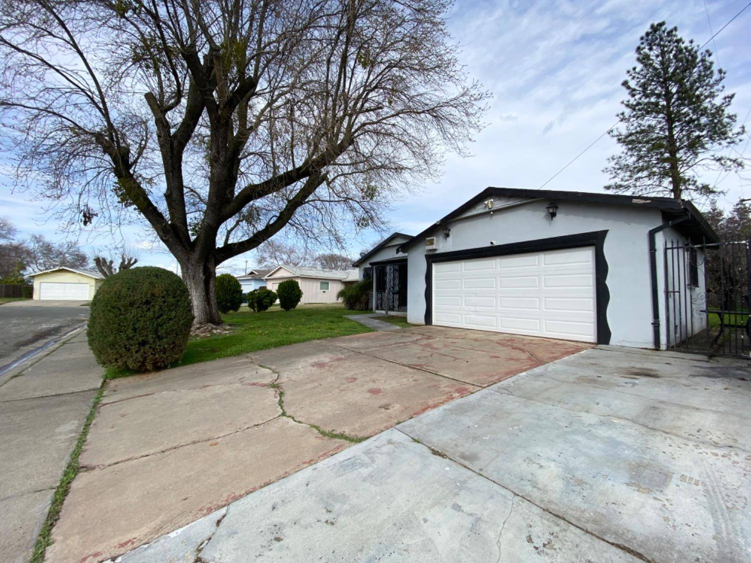 2367 Thompson WAY, Sacramento, CA 95822