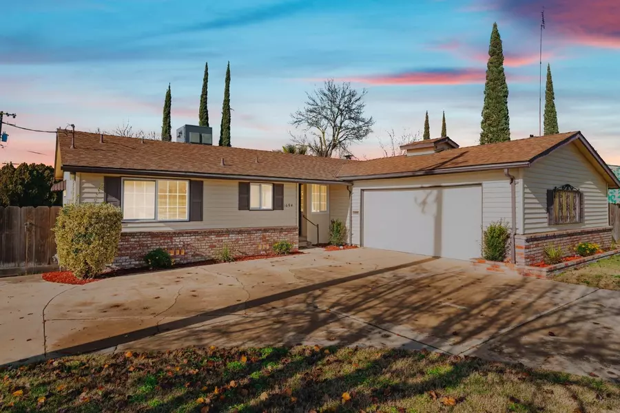 1654 Main ST, Livingston, CA 95334