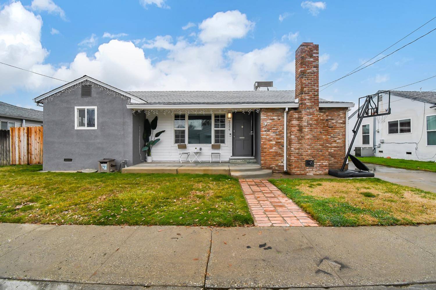 2134 Sicard ST, Marysville, CA 95901