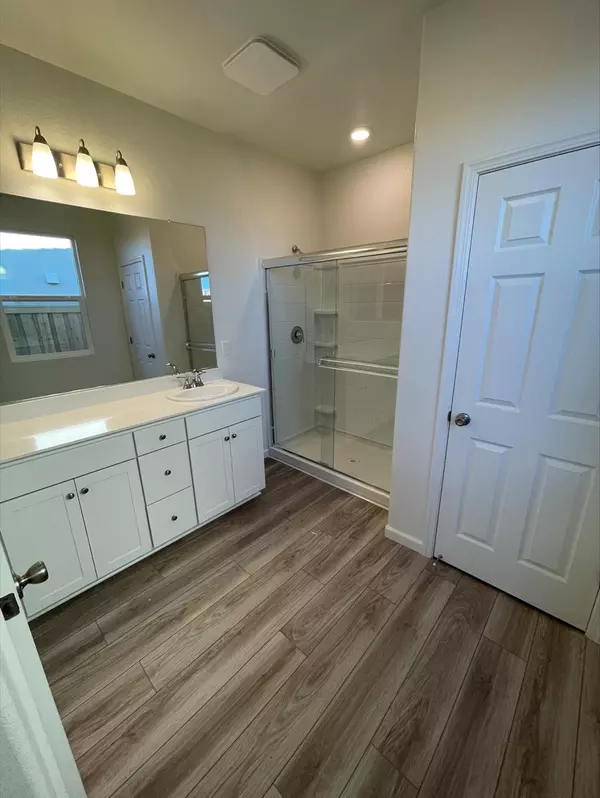 Patterson, CA 95363,614 Featherstone DR