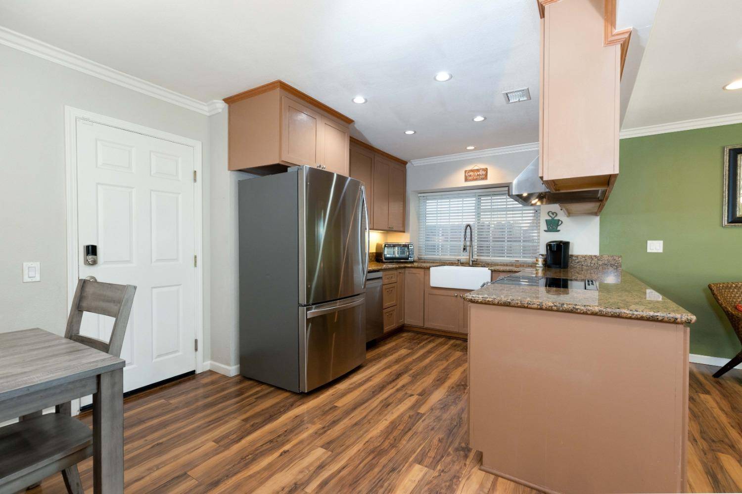 Roseville, CA 95661,810 Oak Ridge DR