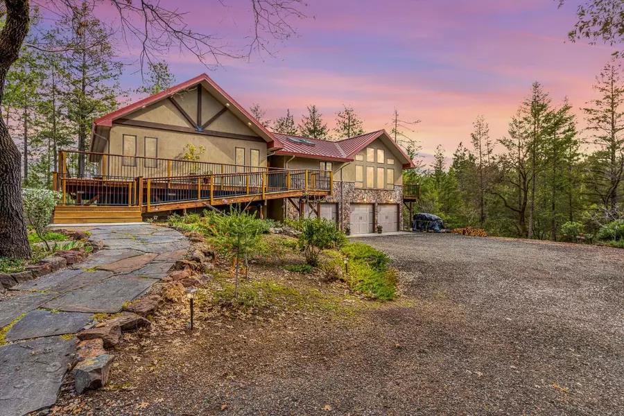 21065 Forest Lake PL, Weimar, CA 95736