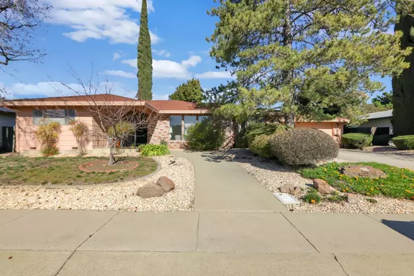 1581 Valley View DR, Yuba City, CA 95993