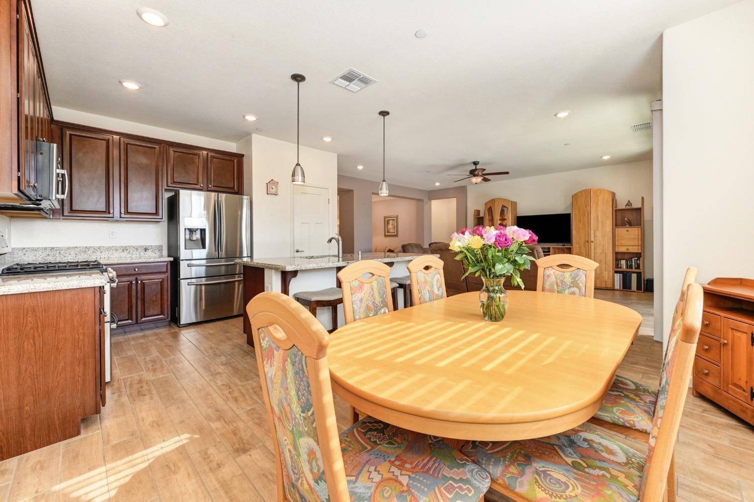 Sacramento, CA 95829,9426 Wineberry WAY