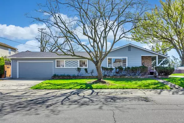 7465 32nd ST, Sacramento, CA 95822