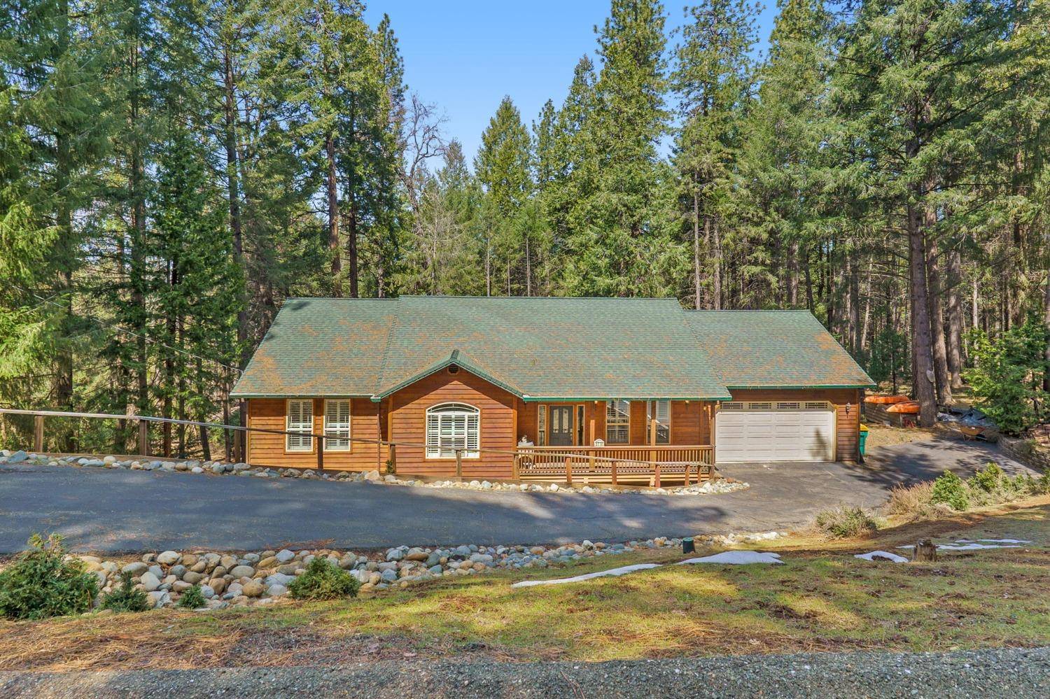 5751 Lupin LN, Pollock Pines, CA 95726