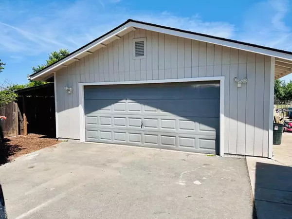 Hickman, CA 95323,13215 Lake RD