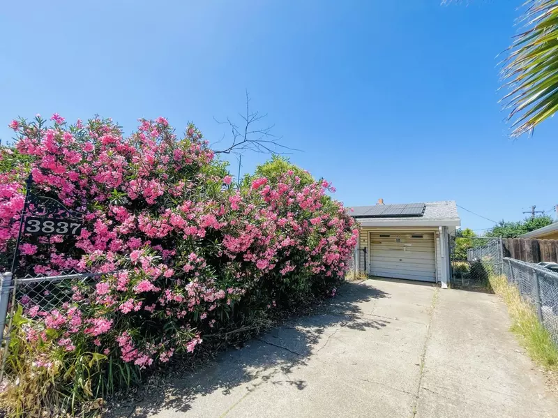 3837 Meramonte WAY, North Highlands, CA 95660