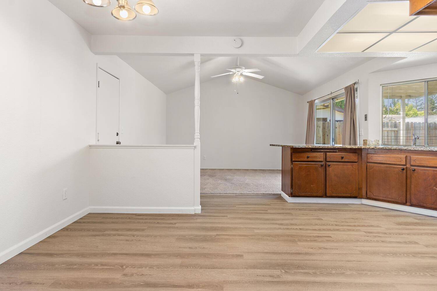 Sacramento, CA 95826,3006 Handel WAY